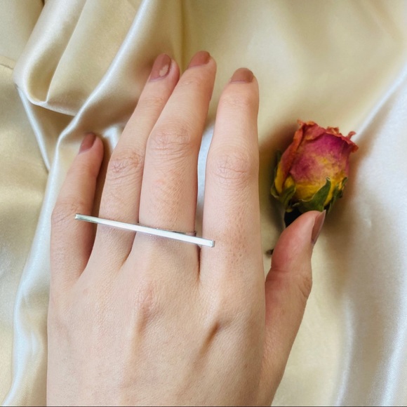 Minimalist Wire Ring Bar Ring - Picture 5 of 13